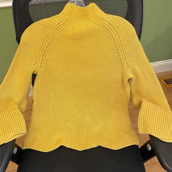 Cynthia Rowley rib knit mock neck sweater. Scalloped hem and sleeves Size M. - Picture 2 of 6